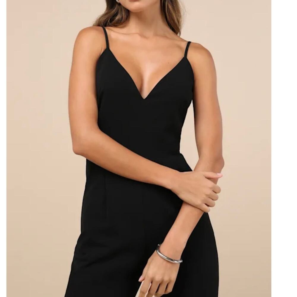 LuLus Black Cropped Jumpsuit Adjustable Strap Stretch Medium NWT - Picture 2 of 10